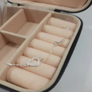 Pulseira coração cravejado com borboletas