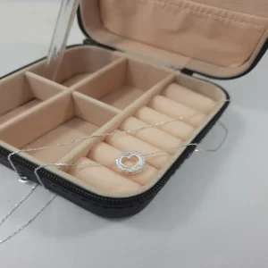 Colar coração no círculo
