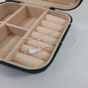 Colar love com coração cravejado