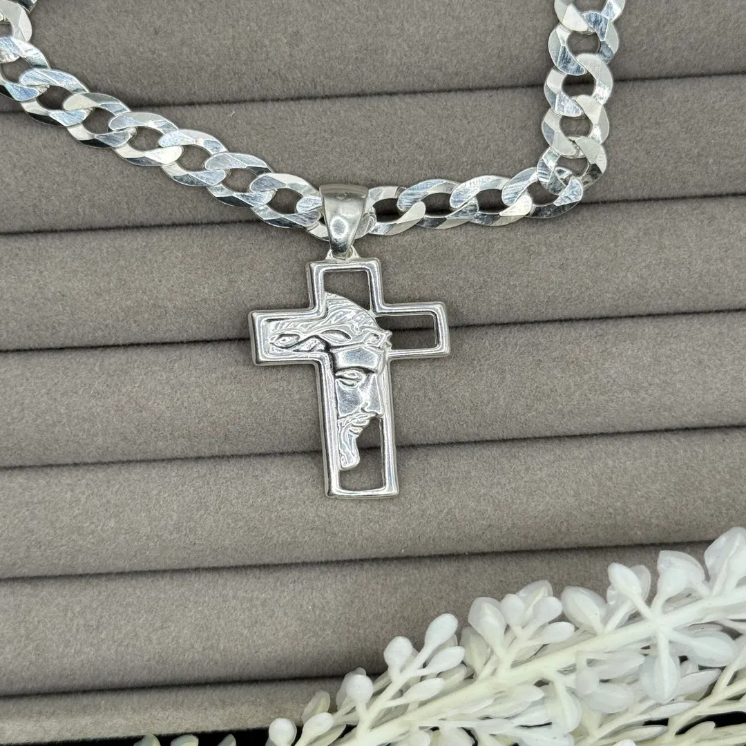 Pingente cruz com cristo "M"